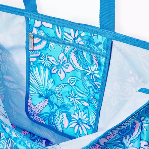 New Lilly Pulitzer Getaway Packable Tote Amalfi Blue Sound The Sirens - Picture 6 of 6